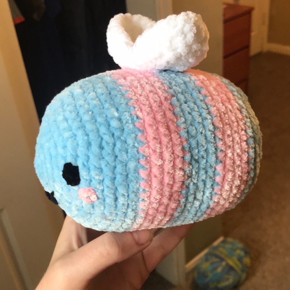 Crochet bee